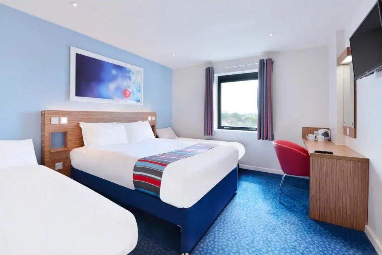 Travelodge London Park Royal Экстерьер фото